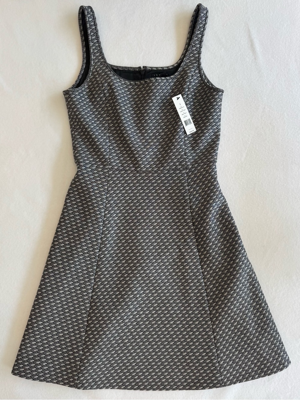 Theory Trekana Circuit Knit Dress NWT Size 8 - Picture 6 of 6
